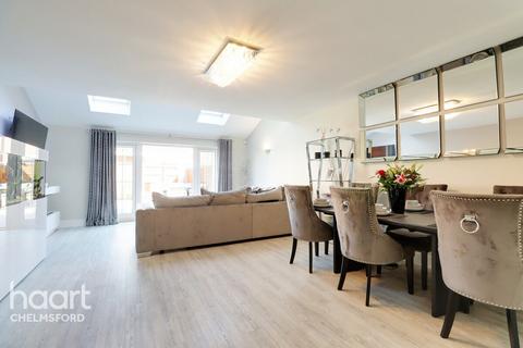 3 bedroom semi-detached house for sale, Wilfred Waterman Drive, Chelmsford