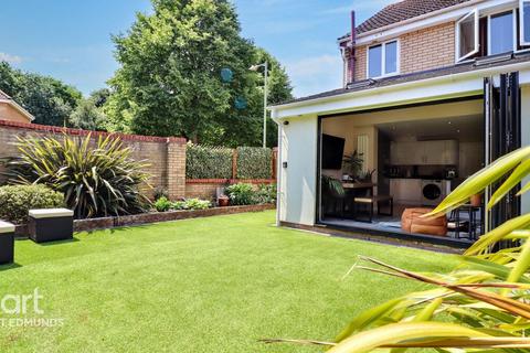 3 bedroom semi-detached house for sale, Borradale Road, Bury St Edmunds