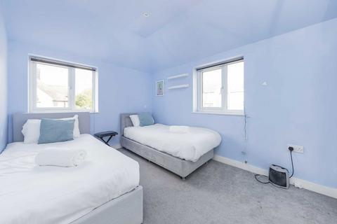 1a Daniel Place, London, NW4 3PG