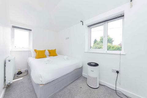 1a Daniel Place, London, NW4 3PG