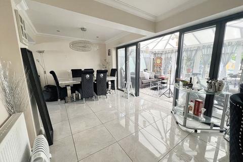 4 bedroom semi-detached house for sale, Weardale Avenue, Forest Hall, Newcastle upon Tyne, Tyne and Wear, NE12 7HX