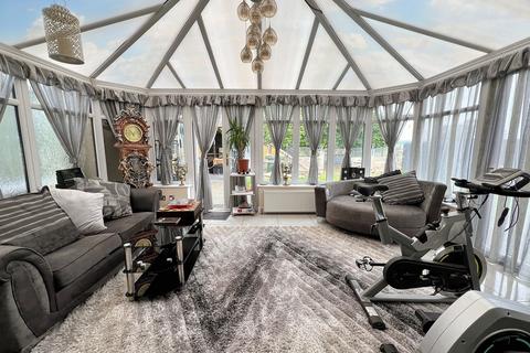 4 bedroom semi-detached house for sale, Weardale Avenue, Forest Hall, Newcastle upon Tyne, Tyne and Wear, NE12 7HX