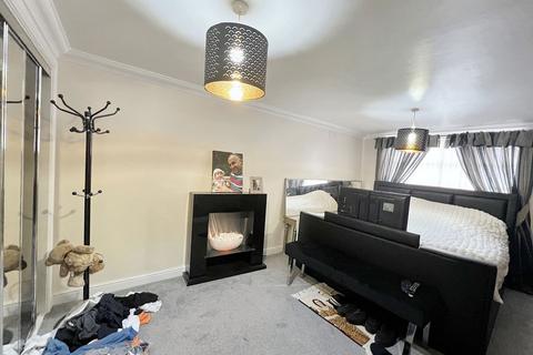 4 bedroom semi-detached house for sale, Weardale Avenue, Forest Hall, Newcastle upon Tyne, Tyne and Wear, NE12 7HX