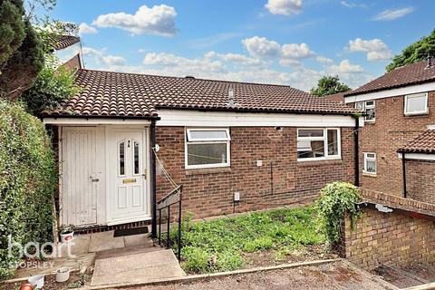 2 bedroom semi-detached bungalow for sale, Haddon Road, Luton
