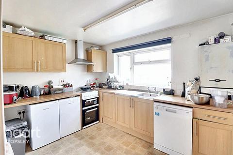 2 bedroom semi-detached bungalow for sale, Haddon Road, Luton