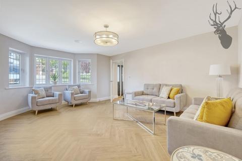 2 Dukes Avenue, Theydon Bois, Epping, CM16 7HE