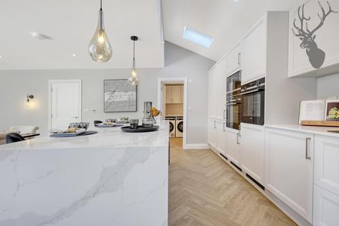 2 Dukes Avenue, Theydon Bois, Epping, CM16 7HE