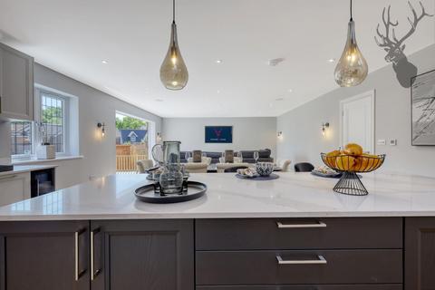 2 Dukes Avenue, Theydon Bois, Epping, CM16 7HE