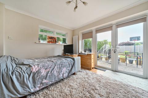 34 Wolverton Gardens, Horley, RH6 7LX