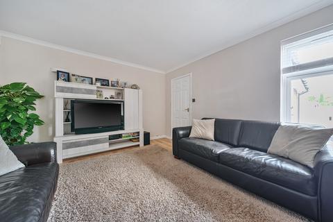 34 Wolverton Gardens, Horley, RH6 7LX