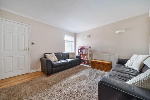 34 Wolverton Gardens, Horley, RH6 7LX