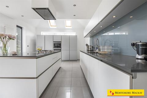 4 bedroom semi-detached house for sale, Hoodcote Gardens, London