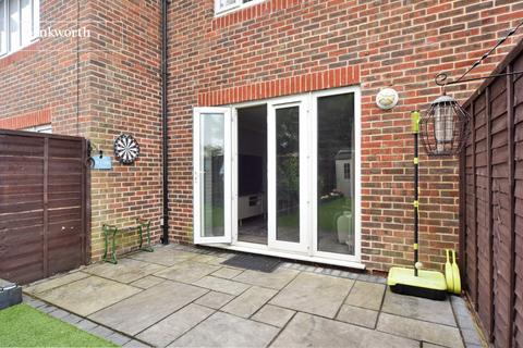 5 The Retreat, Worcester Park, KT4 8SU
