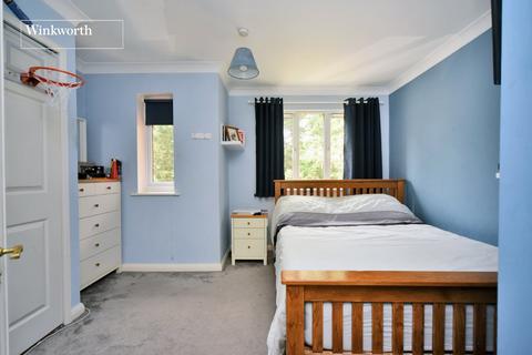 5 The Retreat, Worcester Park, KT4 8SU