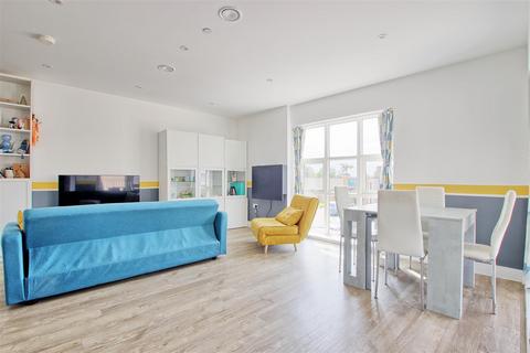 2 bedroom flat for sale, Marleigh Avenue, Cambridge