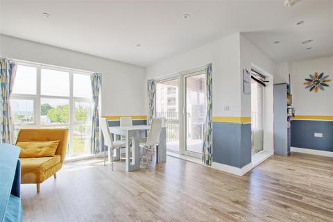 2 bedroom flat for sale, Marleigh Avenue, Cambridge