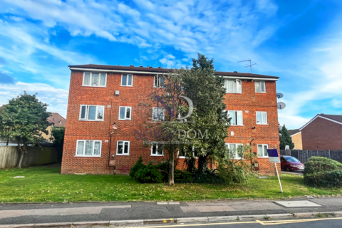 Studio for sale, Chessington, KT9