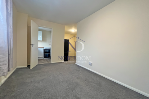 Studio for sale, Chessington, KT9