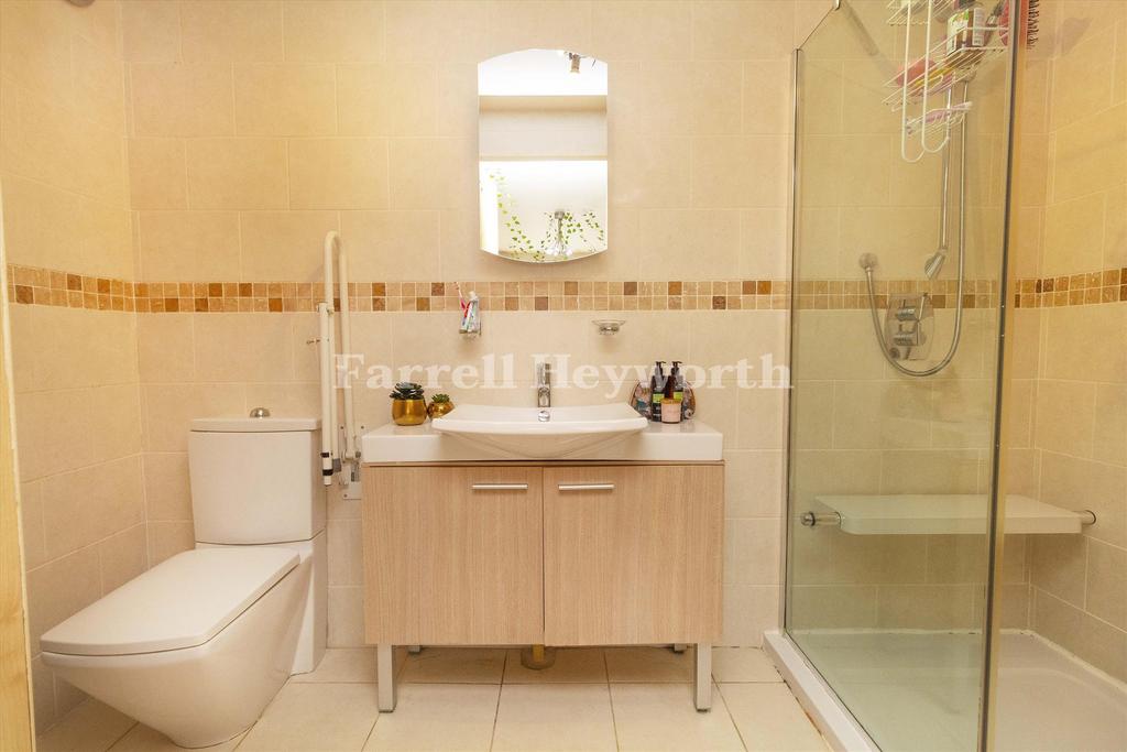 Bedroom 2 en suite
