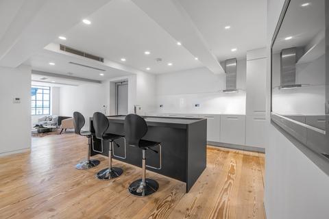 3 bedroom flat to rent, Marshall Street, London