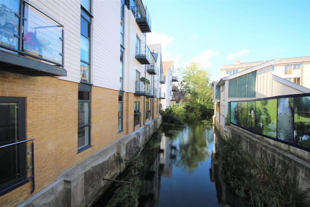 P1567 View of river over bridge.JPG