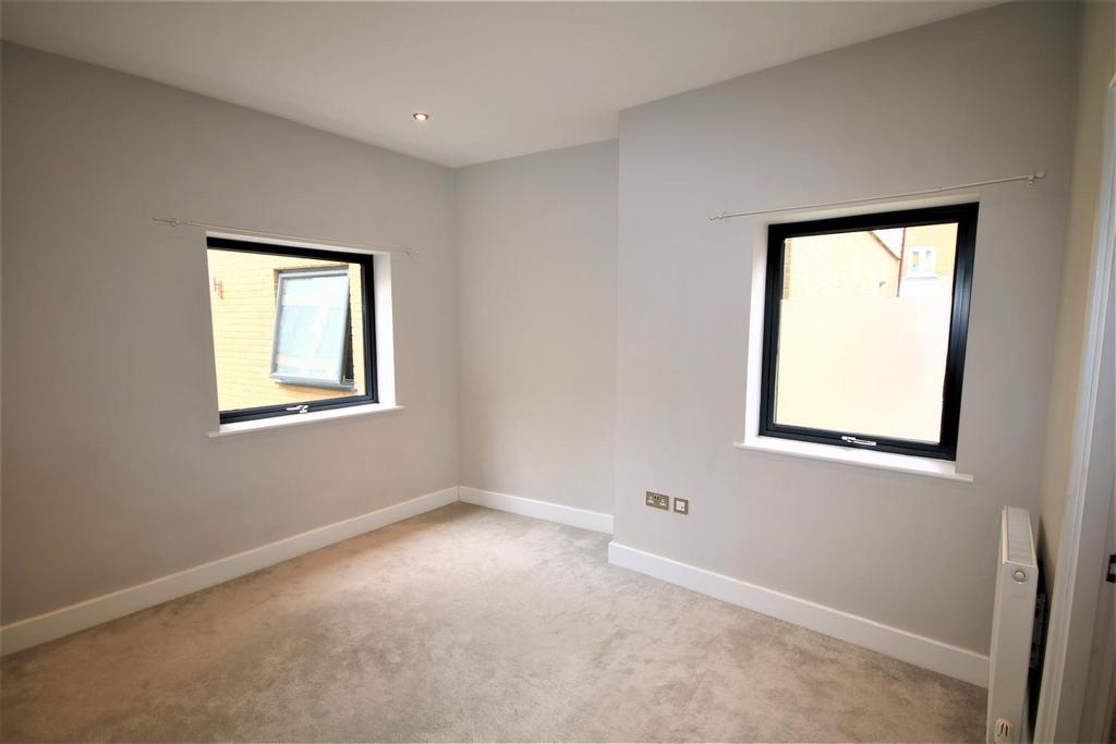 Mastetr Bedroom a.JPG