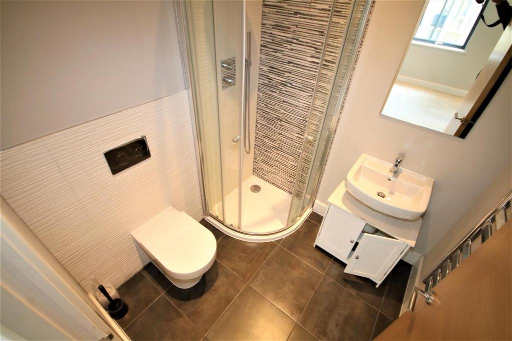 Master En Suite.JPG