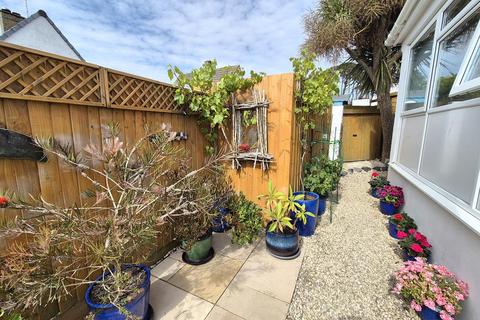 1 Tregunna Close, Porthleven, Helston, TR13 9LW