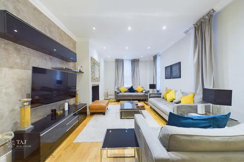 3 bedroom apartment for sale, London W1H