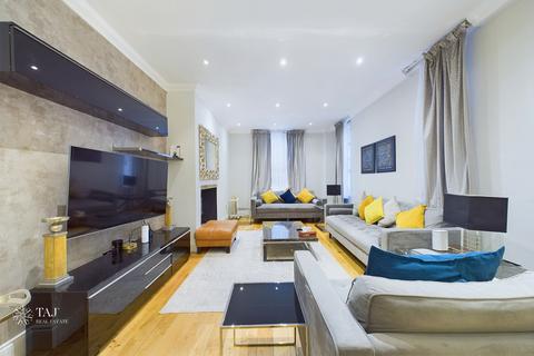 3 bedroom apartment to rent, London W1H