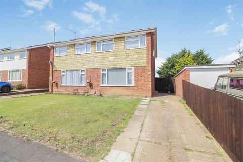 2 Byron Crescent, Rushden, NN10 6BL