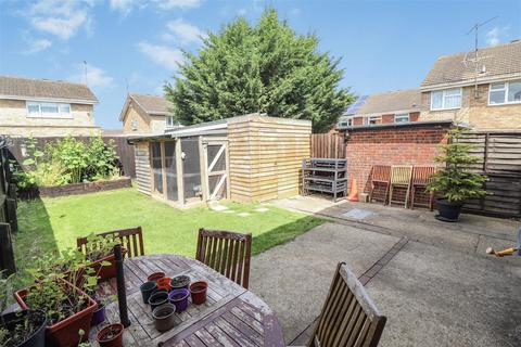 2 Byron Crescent, Rushden, NN10 6BL