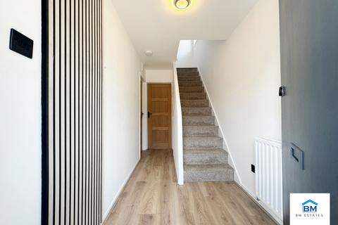 3 bedroom semi-detached house to rent, Shackerdale Road, Leicester LE2