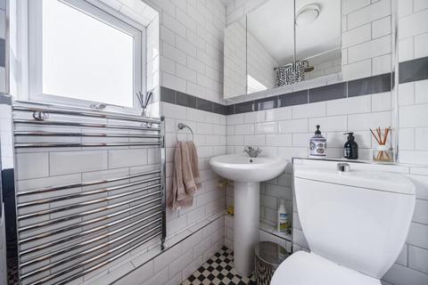 59 Chinnor Road, Thame, OX9 3LP