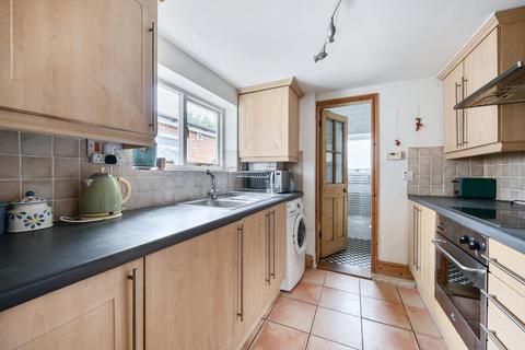 59 Chinnor Road, Thame, OX9 3LP