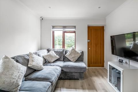 70 Barnfield Way, Oxted, RH8 9QG