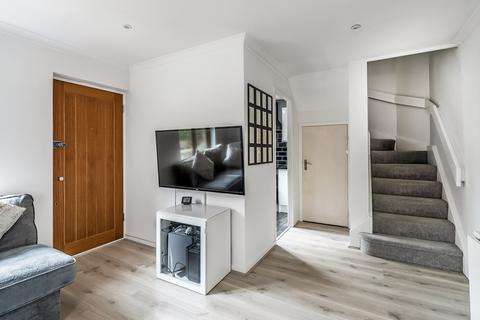 70 Barnfield Way, Oxted, RH8 9QG