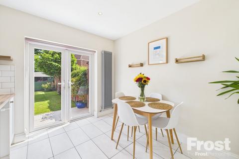 3 bedroom semi-detached house for sale, Harvest Road, Feltham, TW13