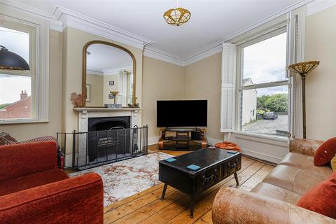 5 bedroom end of terrace house for sale, Burn Road, Huddersfield
