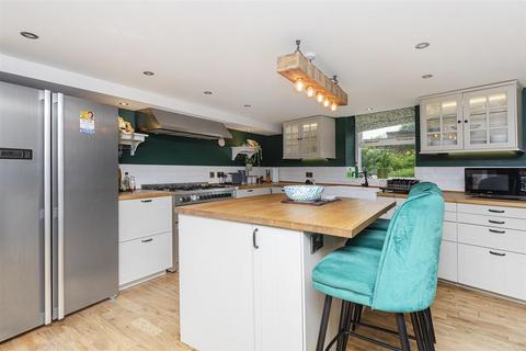 5 bedroom end of terrace house for sale, Burn Road, Huddersfield