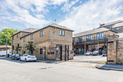 Office to rent, Peardon St London SW8 3BW
