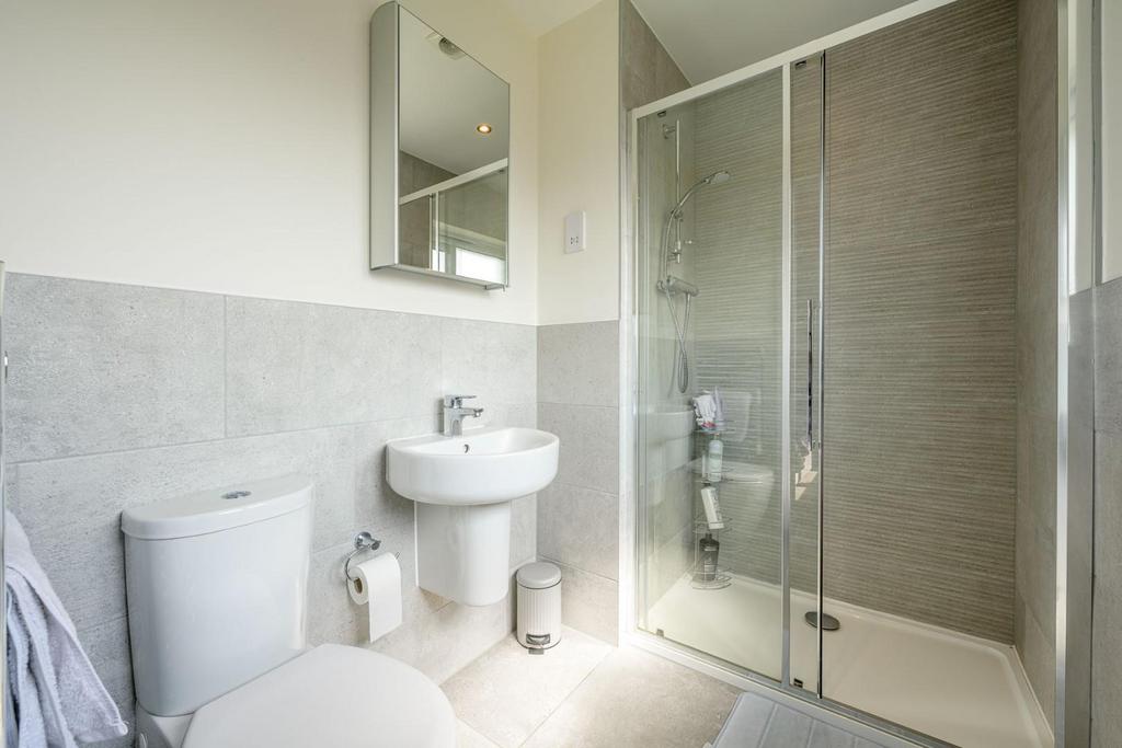 En-Suite 2