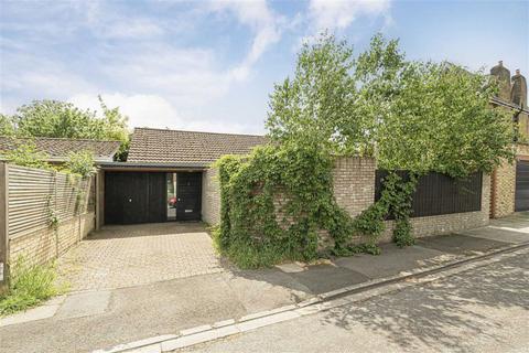 undefined, Belvedere Close, Teddington TW11