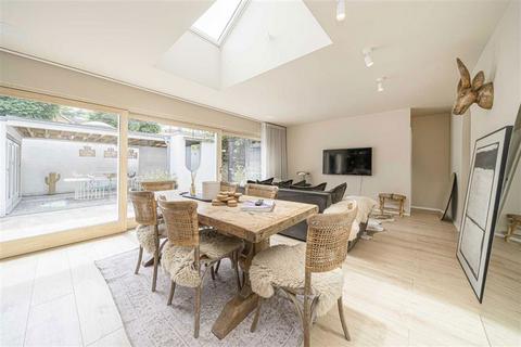 undefined, Belvedere Close, Teddington TW11