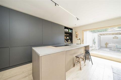 undefined, Belvedere Close, Teddington TW11