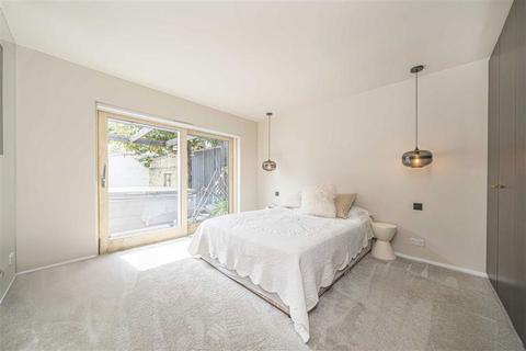 undefined, Belvedere Close, Teddington TW11
