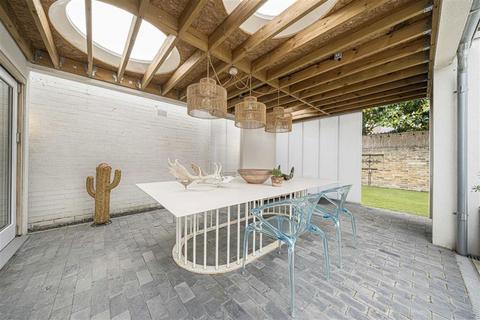 undefined, Belvedere Close, Teddington TW11