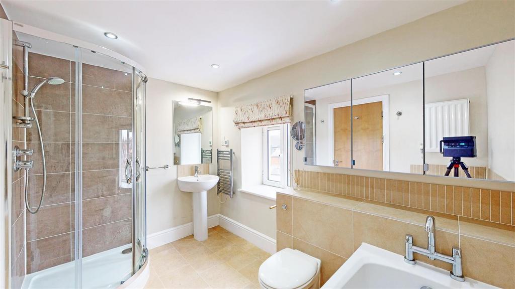 Theatre Royal 21 Bedroom One En Suite Bathroom.jpg