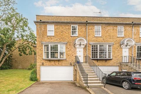 Hogarth Way, Hampton TW12