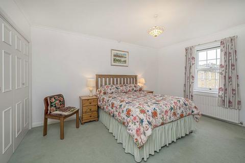 4 bedroom house for sale, Hogarth Way, Hampton TW12
